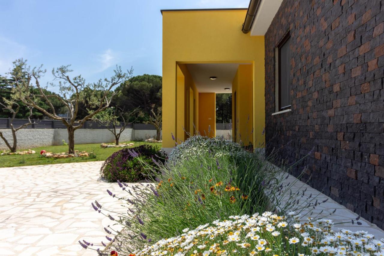 Modern Villa Eve In Medulin With Pool Near The Beach Экстерьер фото