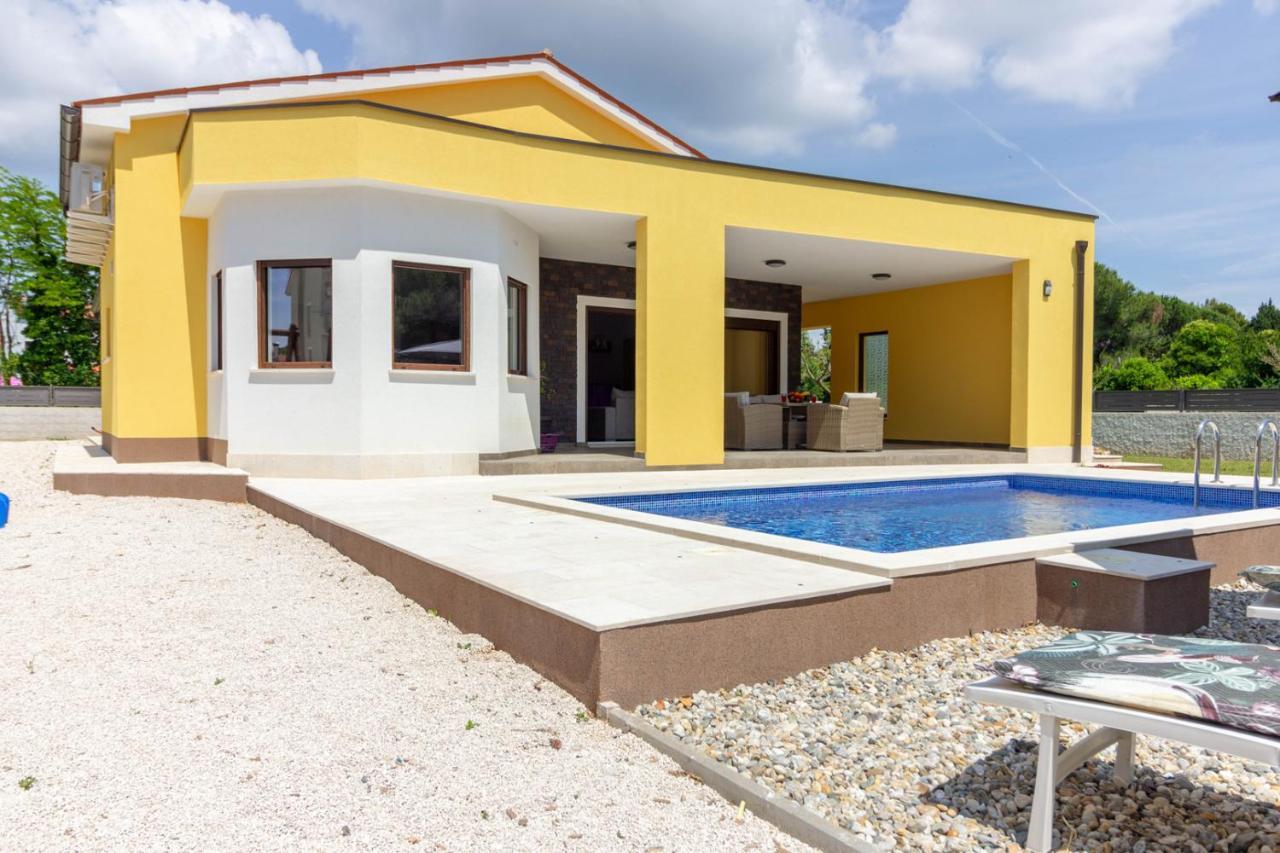Modern Villa Eve In Medulin With Pool Near The Beach Экстерьер фото