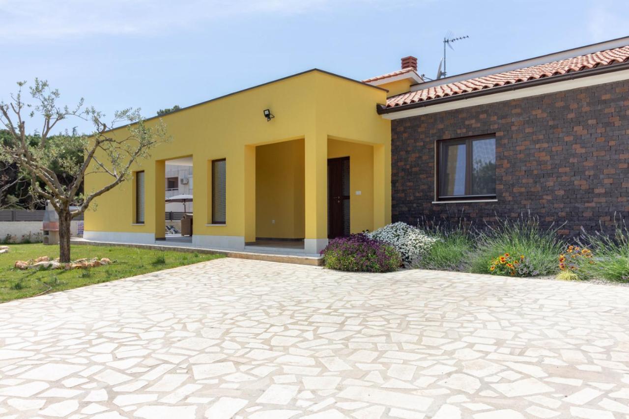 Modern Villa Eve In Medulin With Pool Near The Beach Экстерьер фото