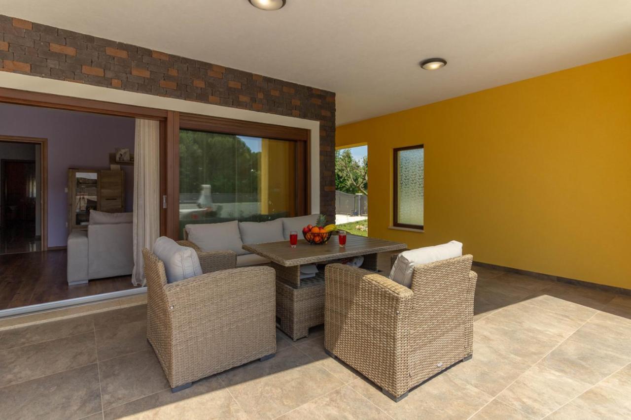 Modern Villa Eve In Medulin With Pool Near The Beach Экстерьер фото